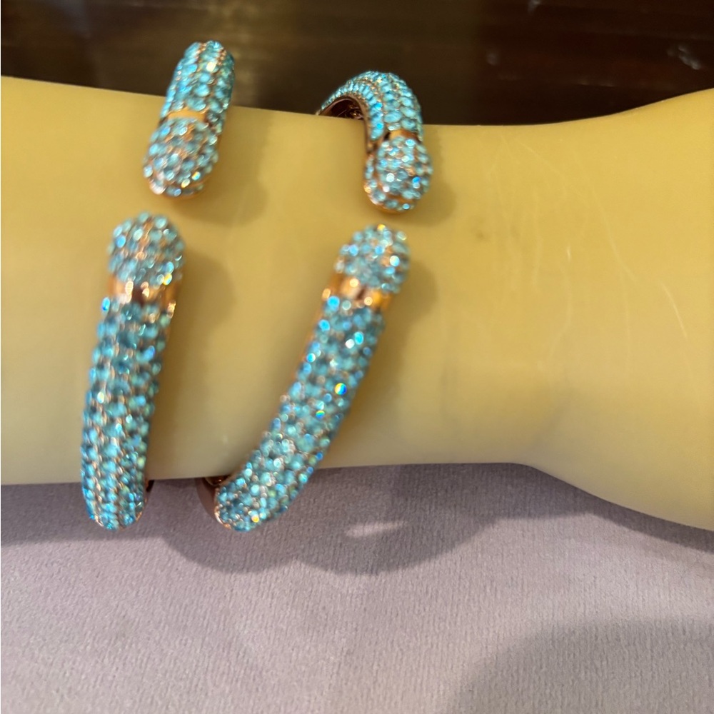 2 VINTAGE HINGE AUSTRIAN CRYSTALS 
BRACELETS - Picture 4 of 6